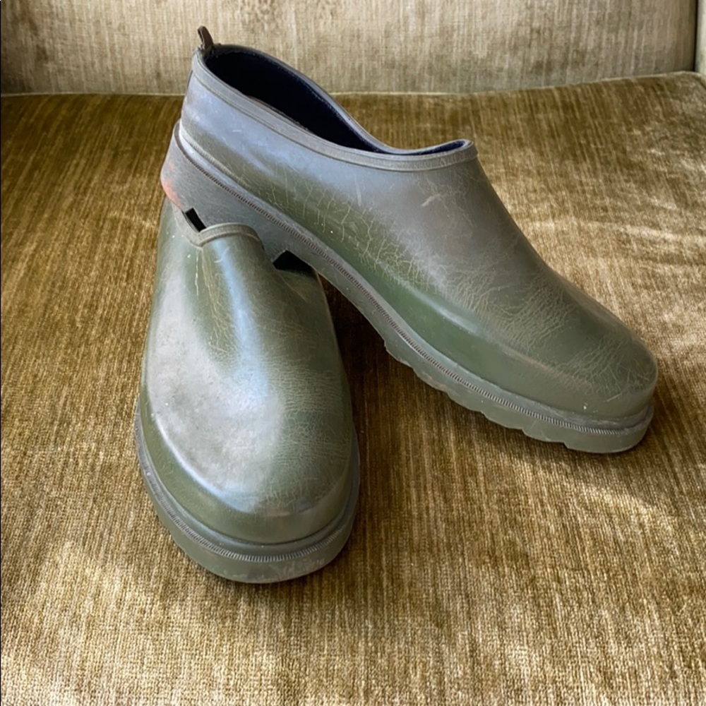 Slip-on work shoes